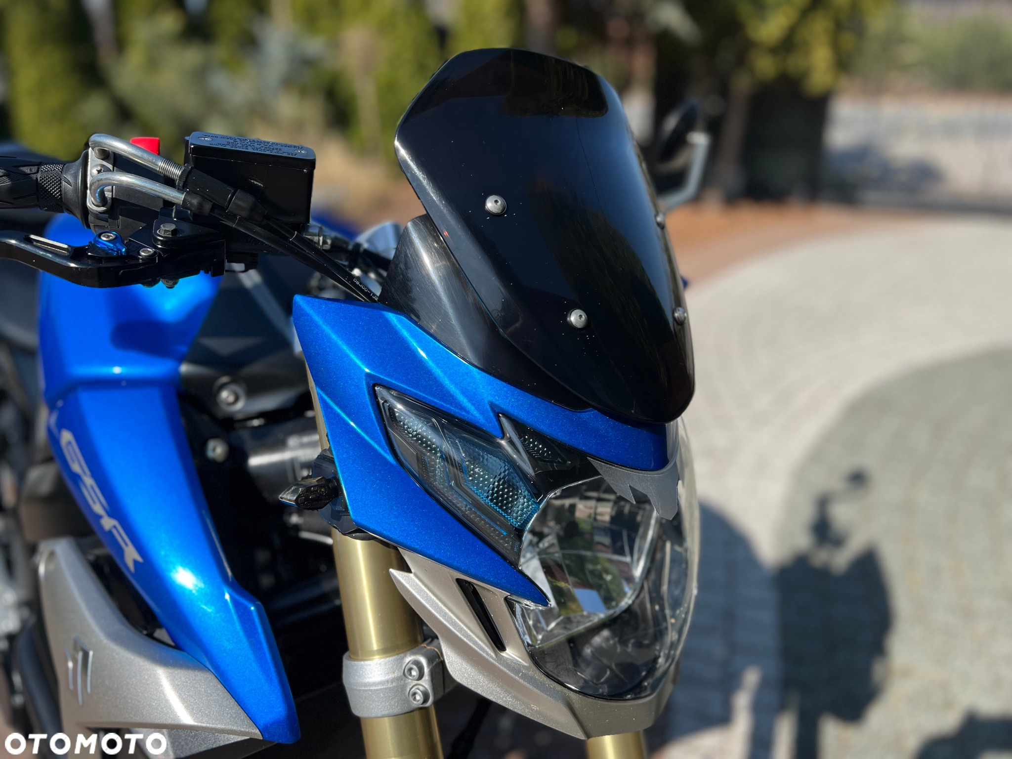 Suzuki GSR - 3