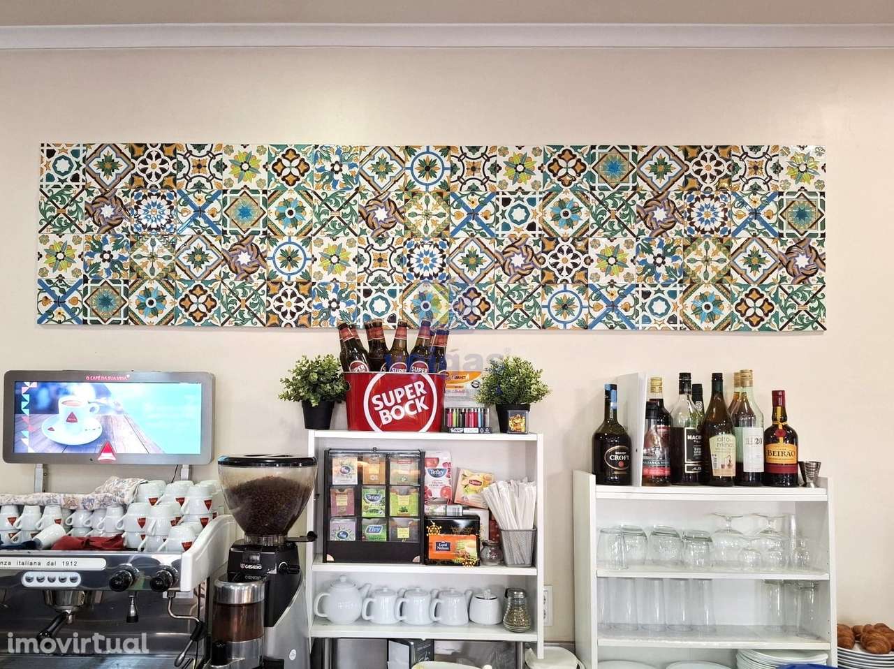 Trespasse de café/pastelaria numa das avenidas mais movimentadas das C - Grande imagem: 5/26