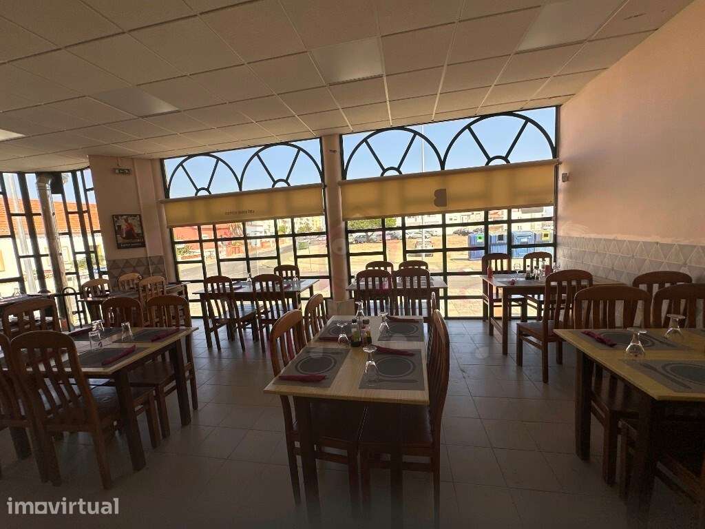 Prédio a venda com restaurante e habitação, à venda em SInes - Grande imagem: 5/48