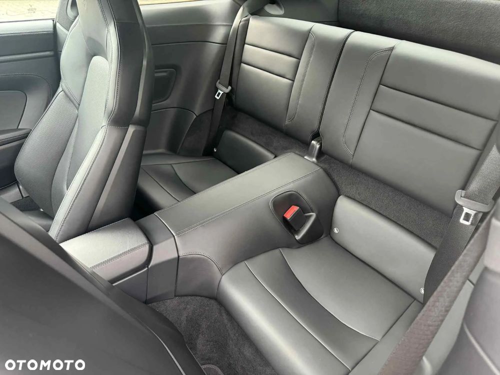 Porsche 911 Carrera 4 GTS - 9