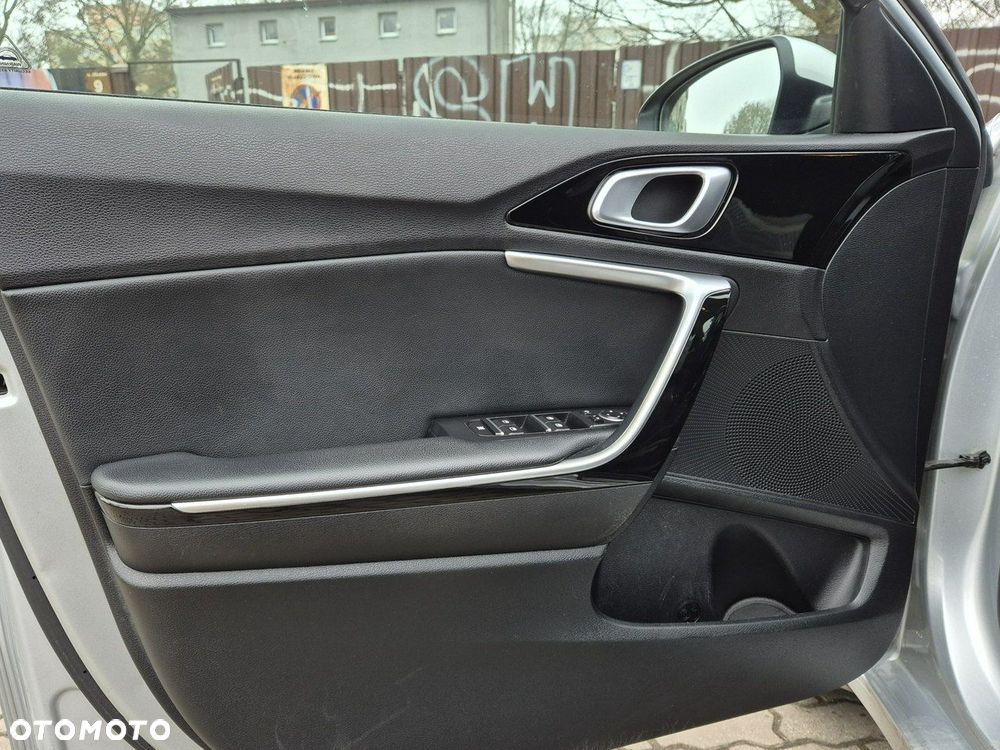 Kia Ceed - 12
