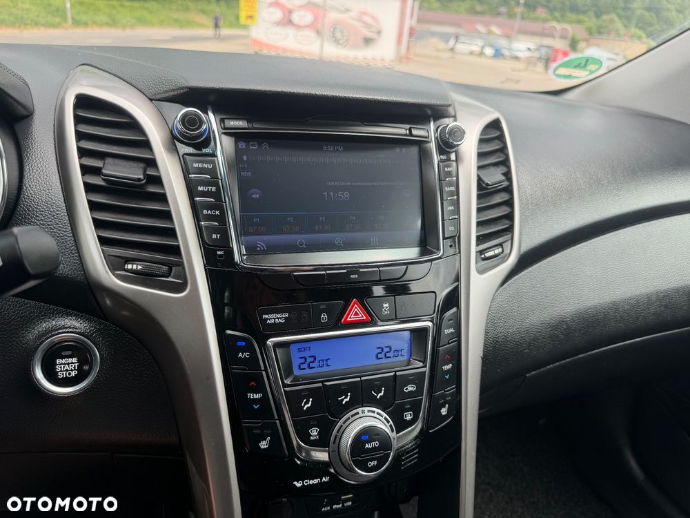 Hyundai i30 1.6 CRDi Premium - 17