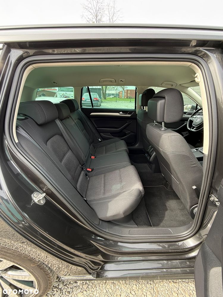 Volkswagen Passat - 20