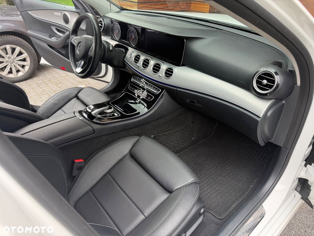Mercedes-Benz Klasa E 220 d 9G-TRONIC - 32