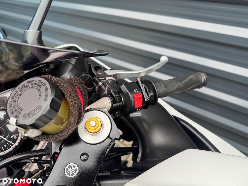 Yamaha R1 - 20