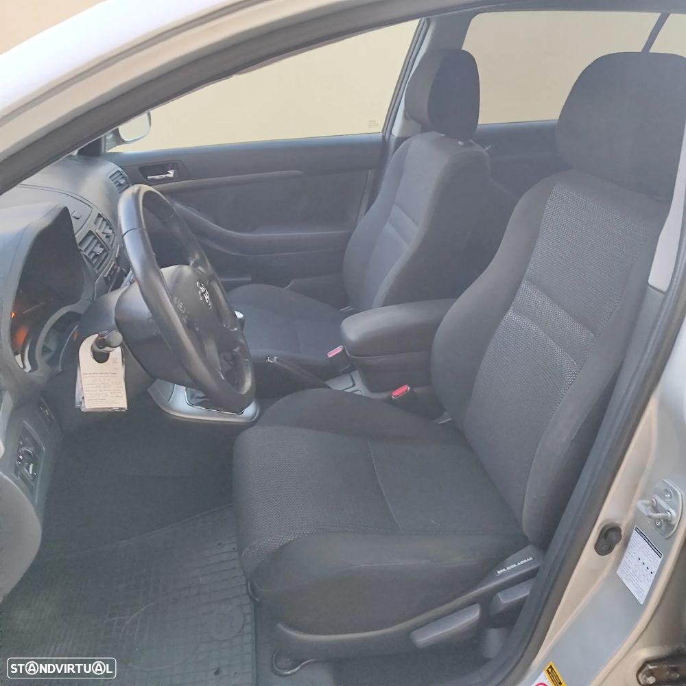Toyota Avensis SW 2.0 D-4D Sol+GPS - 23