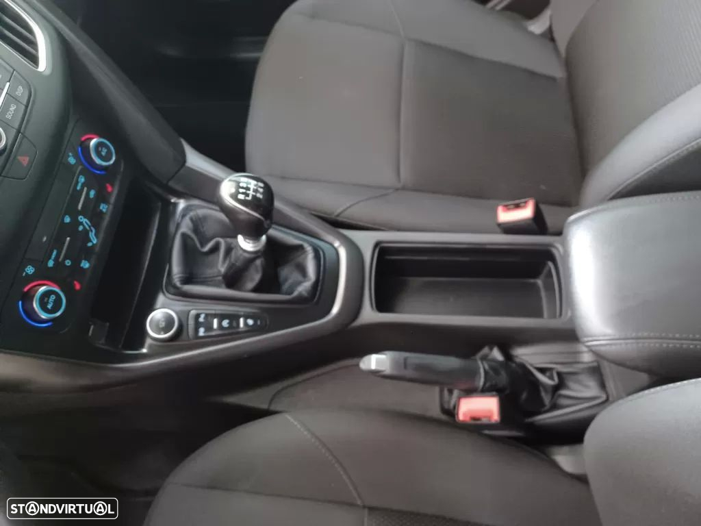 Ford Focus SW 1.0 EcoBoost S&S COOL&CONNECT - 17