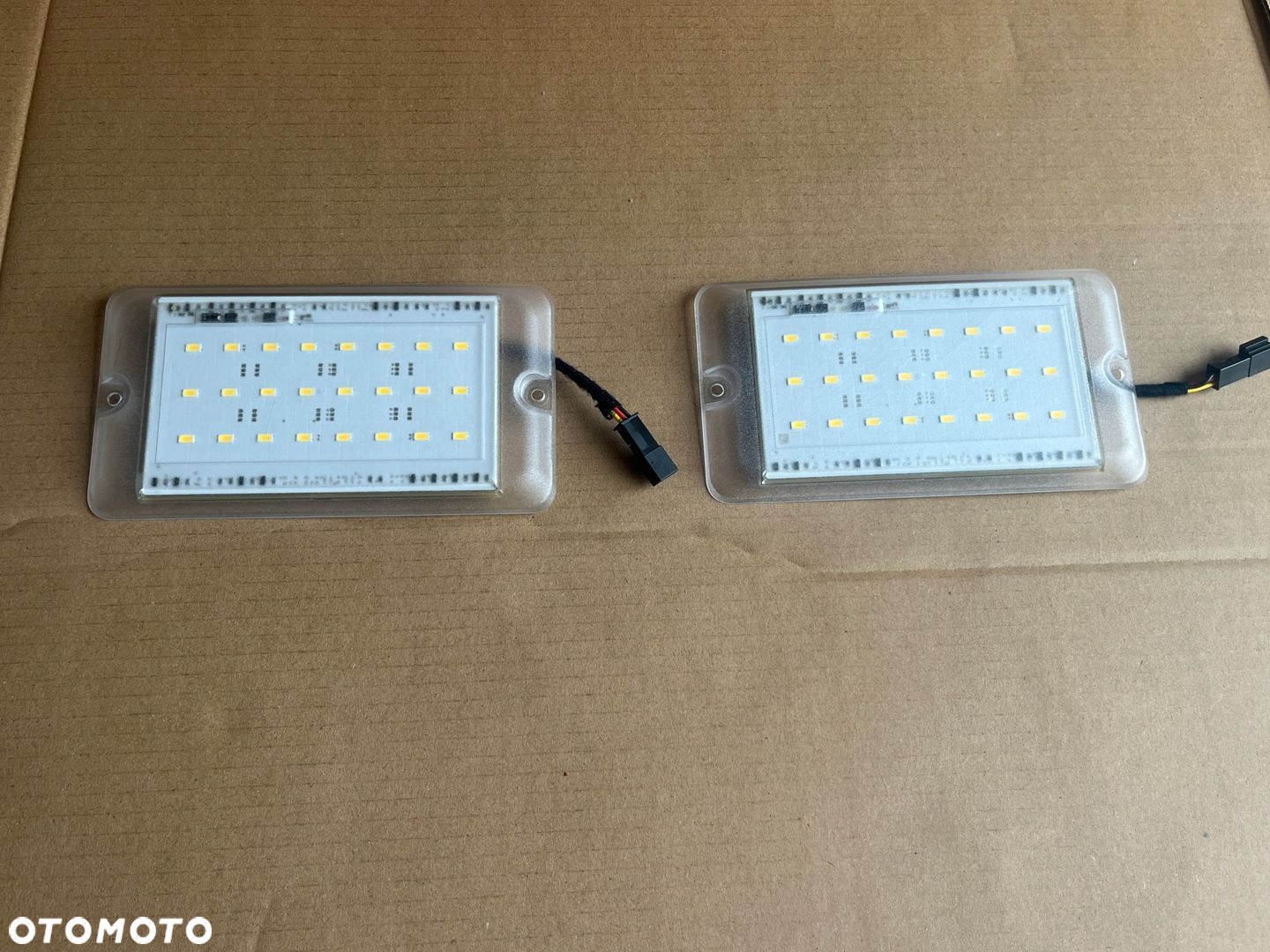 LAMPKA PODSUFITKI OŚWIETLENIE KABINY LED BMW 3 G21, 22r, RESOLUX 140 - 1