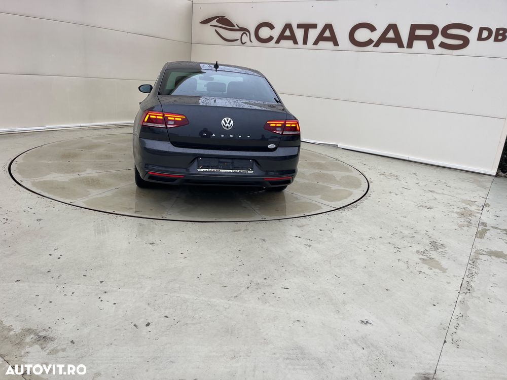 Volkswagen Passat - 13