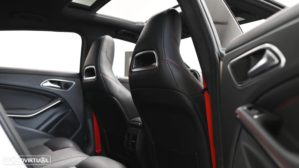 Mercedes-Benz CLA 45 AMG Shooting Brake 4-Matic - 46