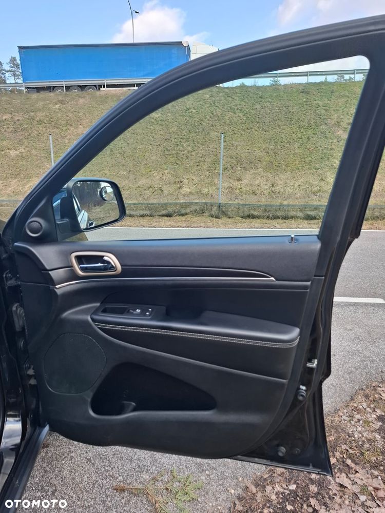 Jeep Grand Cherokee 5.7 V8 HEMI Overland - 25