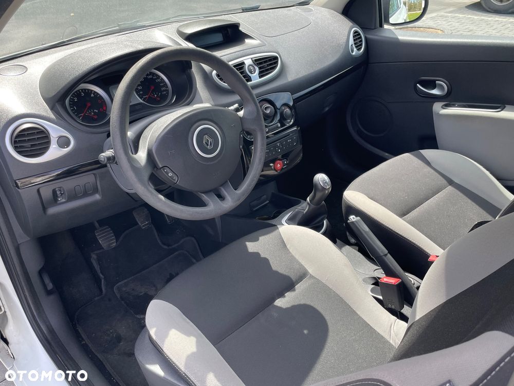 Renault Clio - 9