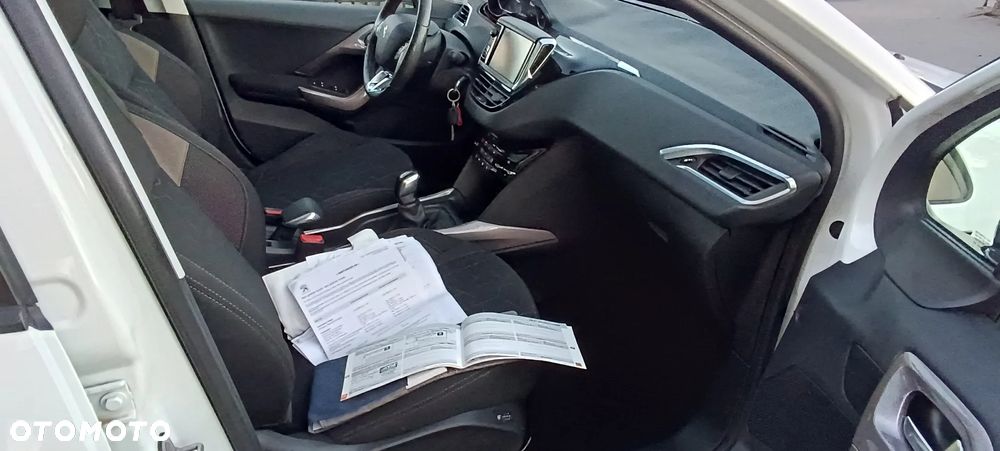 Peugeot 2008 1.2 Pure Tech Allure S&S - 26