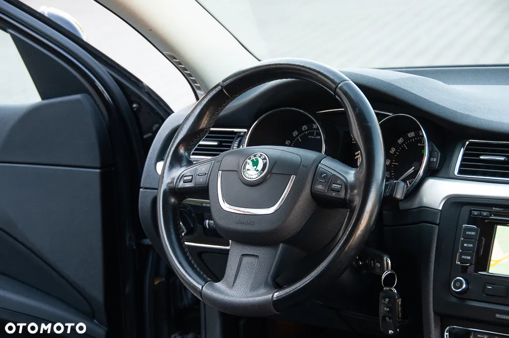 Skoda Superb 2.0 TDI DSG Exclusive - 29