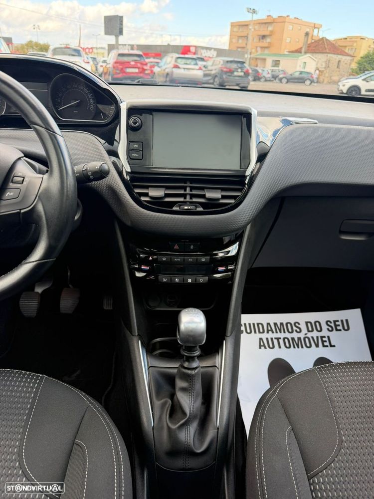 Peugeot 208 1.2 PureTech GT Line - 25