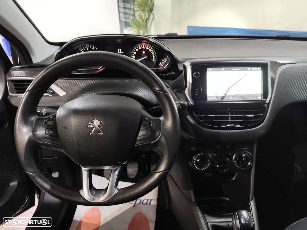 Peugeot 208 1.2 PureTech Signature - 12