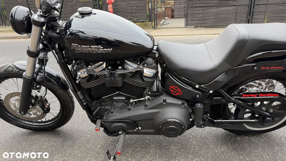 Harley-Davidson Softail Street Bob - 14