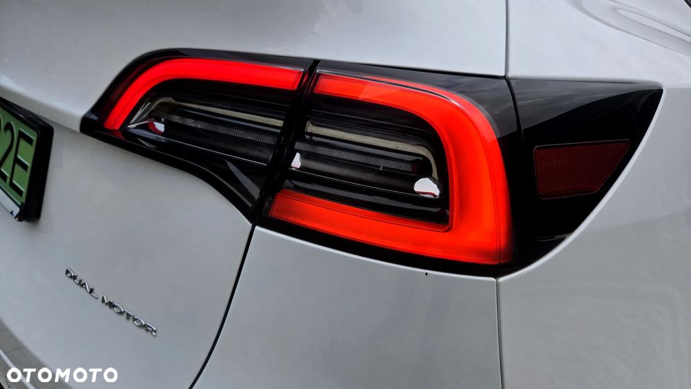 Tesla Model Y Long Range Dual Motor AWD - 18