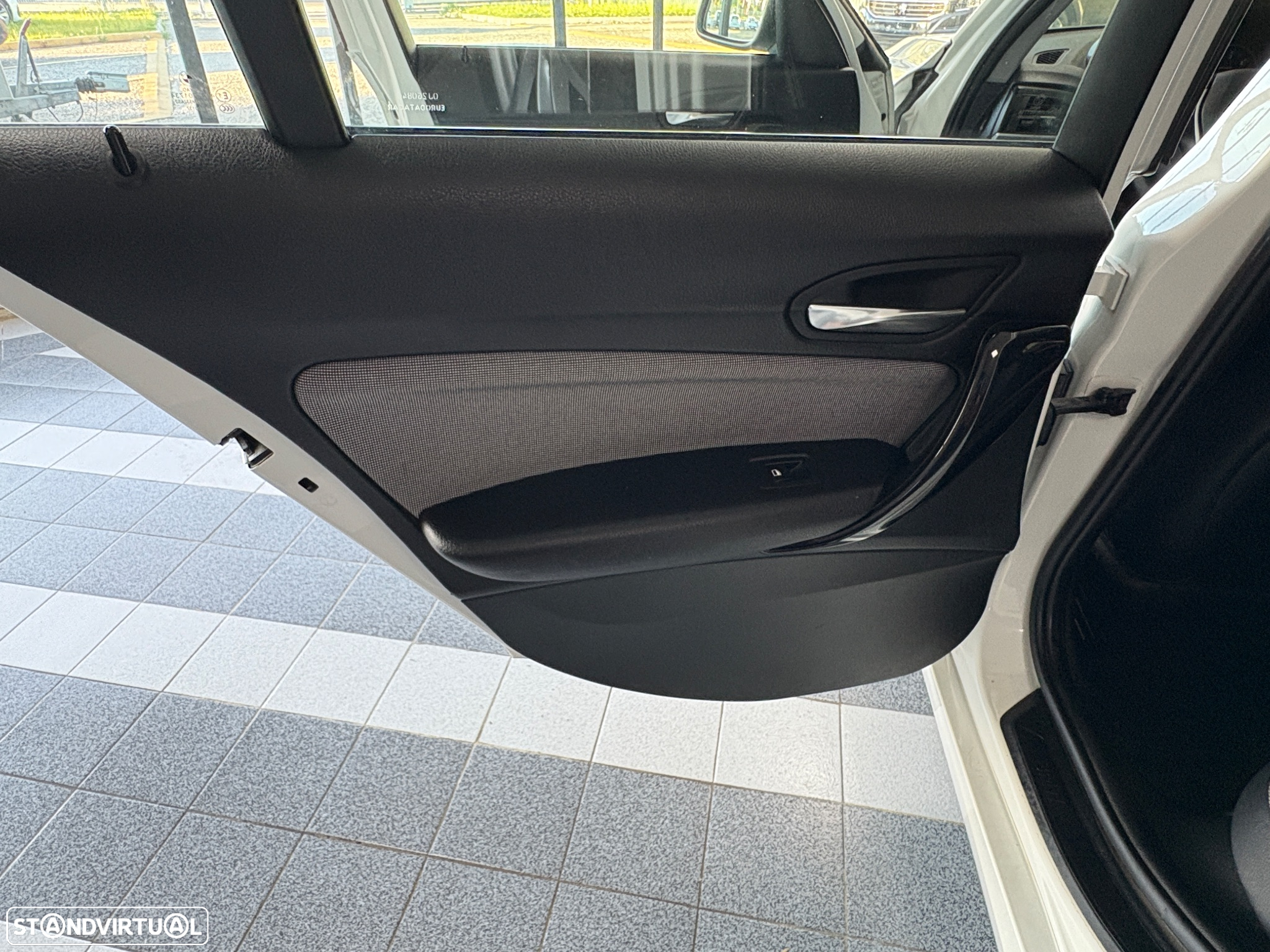 BMW 116 d Line Urban - 24