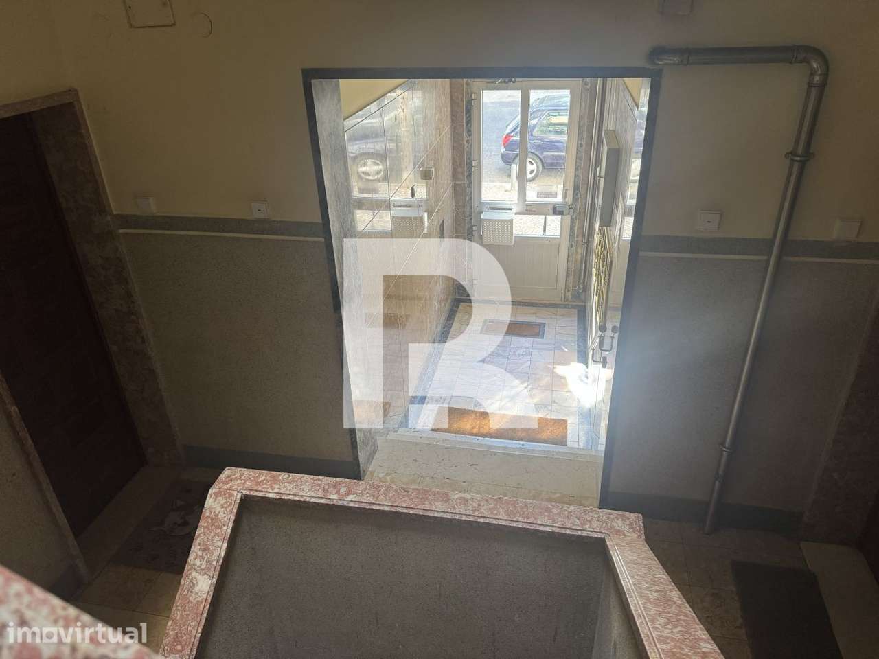 Apartamento T2 com 2 varandas totalmente remodelado nas Águas Livres - Grande imagem: 3/12