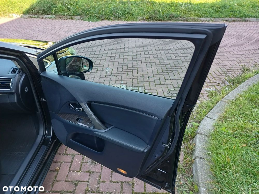 Toyota Avensis 2.0 D-4D Executive - 26