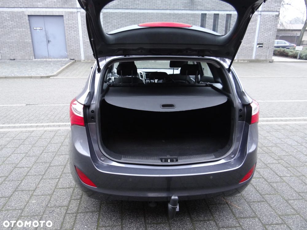 Hyundai i30 blue Kombi 1.6 CRDi Classic Navigation - 24