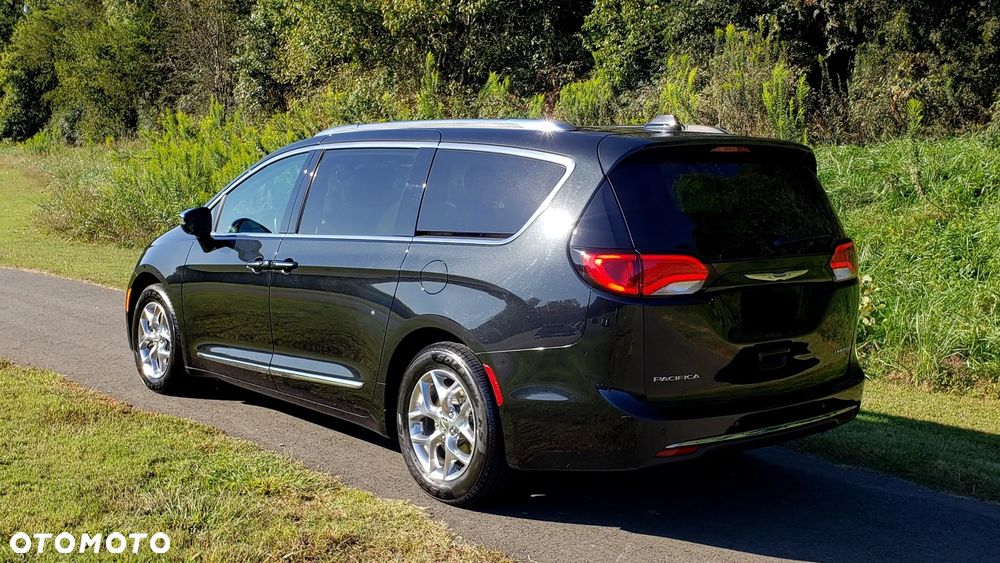 Chrysler Pacifica - 4