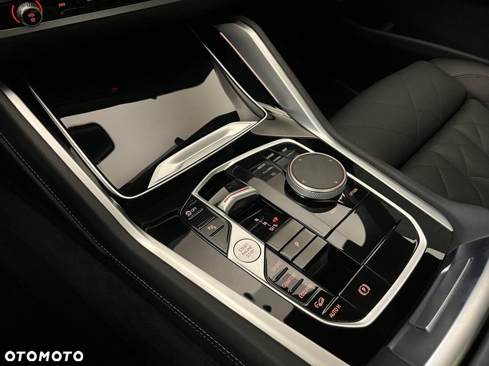 BMW X6 xDrive40d mHEV - 29