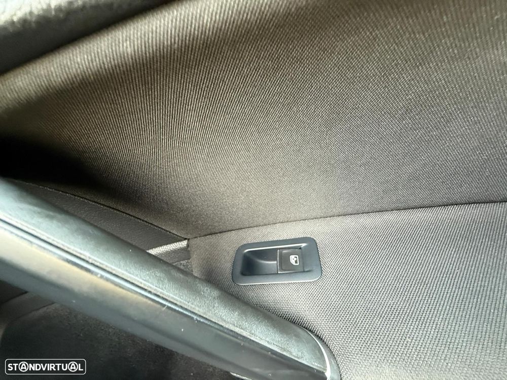 VW Golf Variant 1.6 TDi Highline DSG - 37