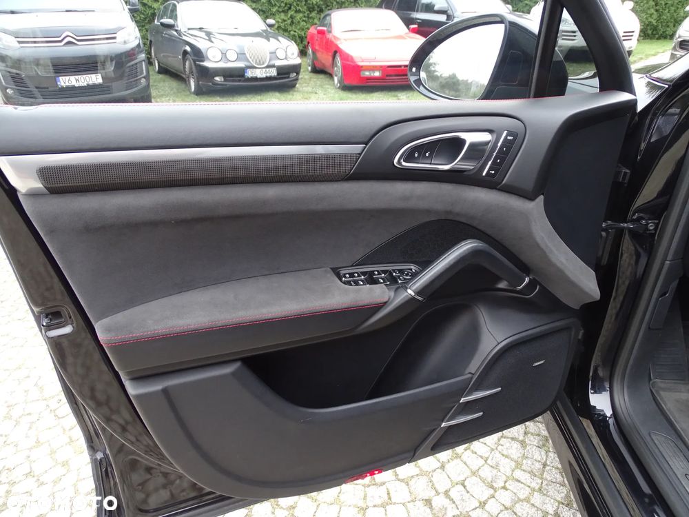Porsche Cayenne GTS - 15