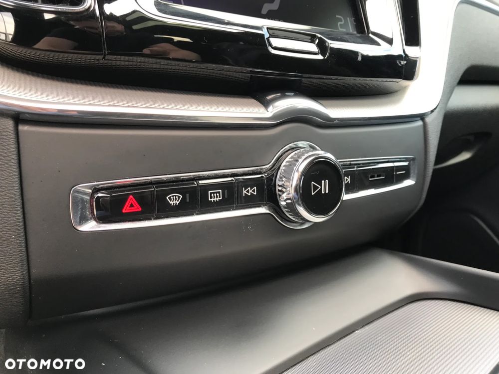 Volvo XC 60 T4 R-Design - 35