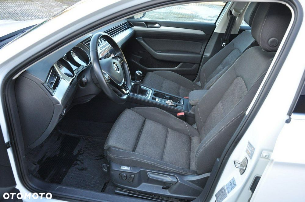 Volkswagen Passat - 9