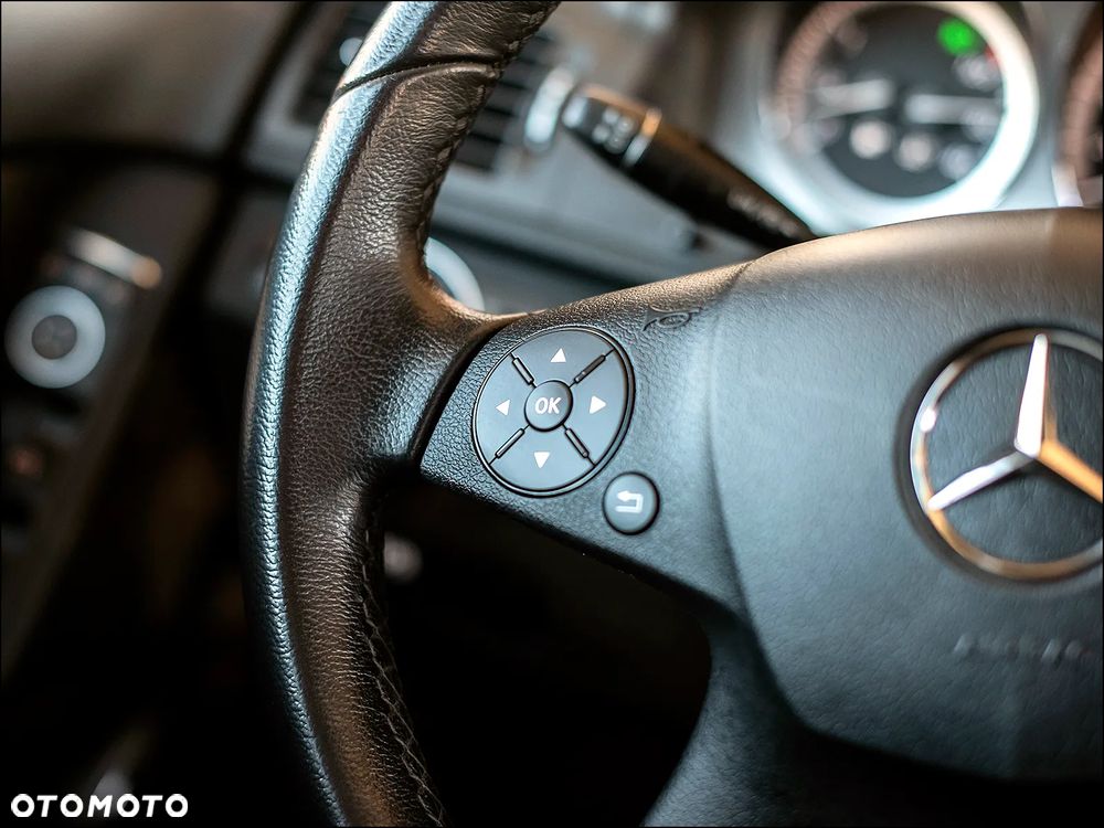 Mercedes-Benz Klasa C 180 BlueEFFICIENCY 7G-TRONIC Avantgarde - 18