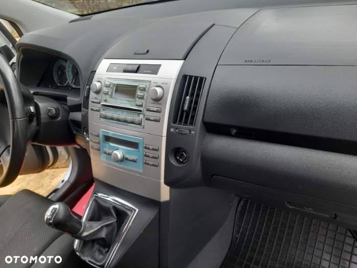Toyota Corolla Verso 1.8 Prestige 7os - 13