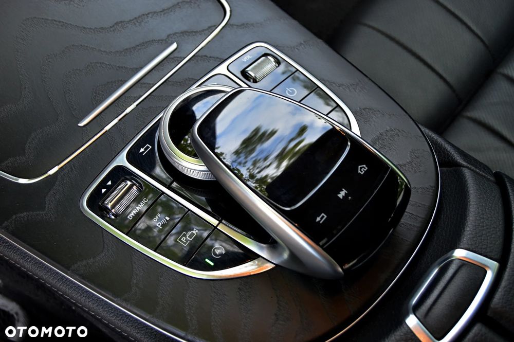 Mercedes-Benz Klasa E 220 d 4-Matic 9G-TRONIC - 22