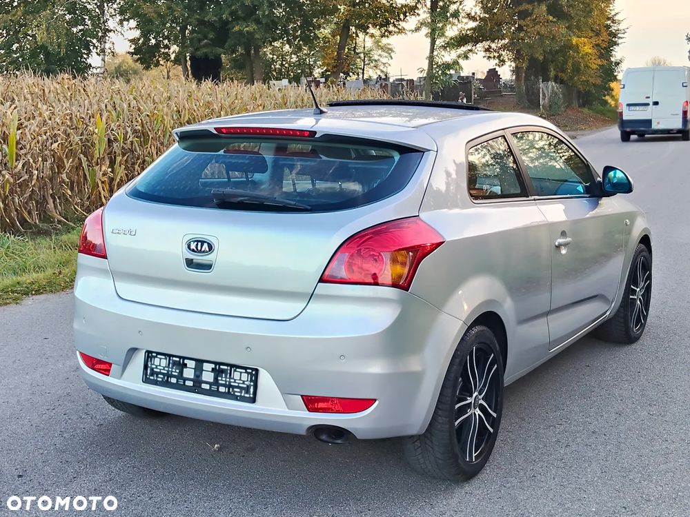 Kia Ceed - 8