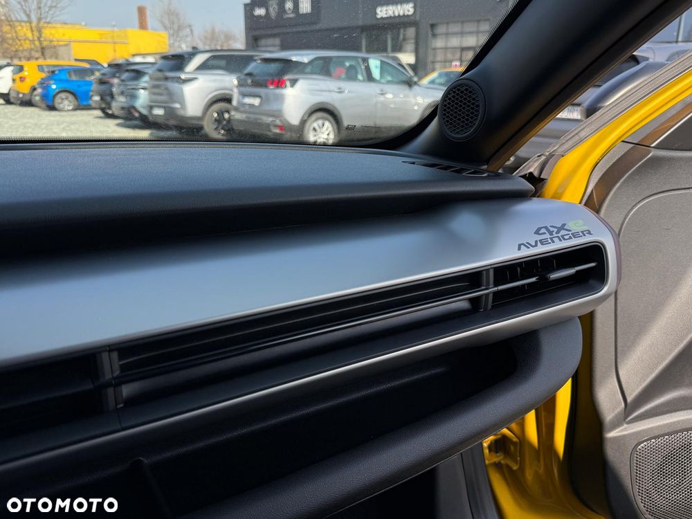 Jeep Avenger 1.2 T3 mHEV Overland 4xe eDCT6 - 26