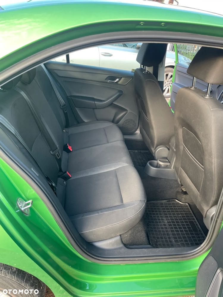 Skoda RAPID Spb 1.2 TSI Ambition - 11