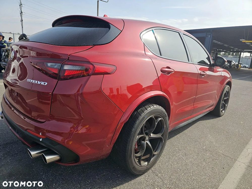 Alfa Romeo Stelvio V6 2.9 Bi-Turbo AT8-Q4 Quadrifoglio - 2