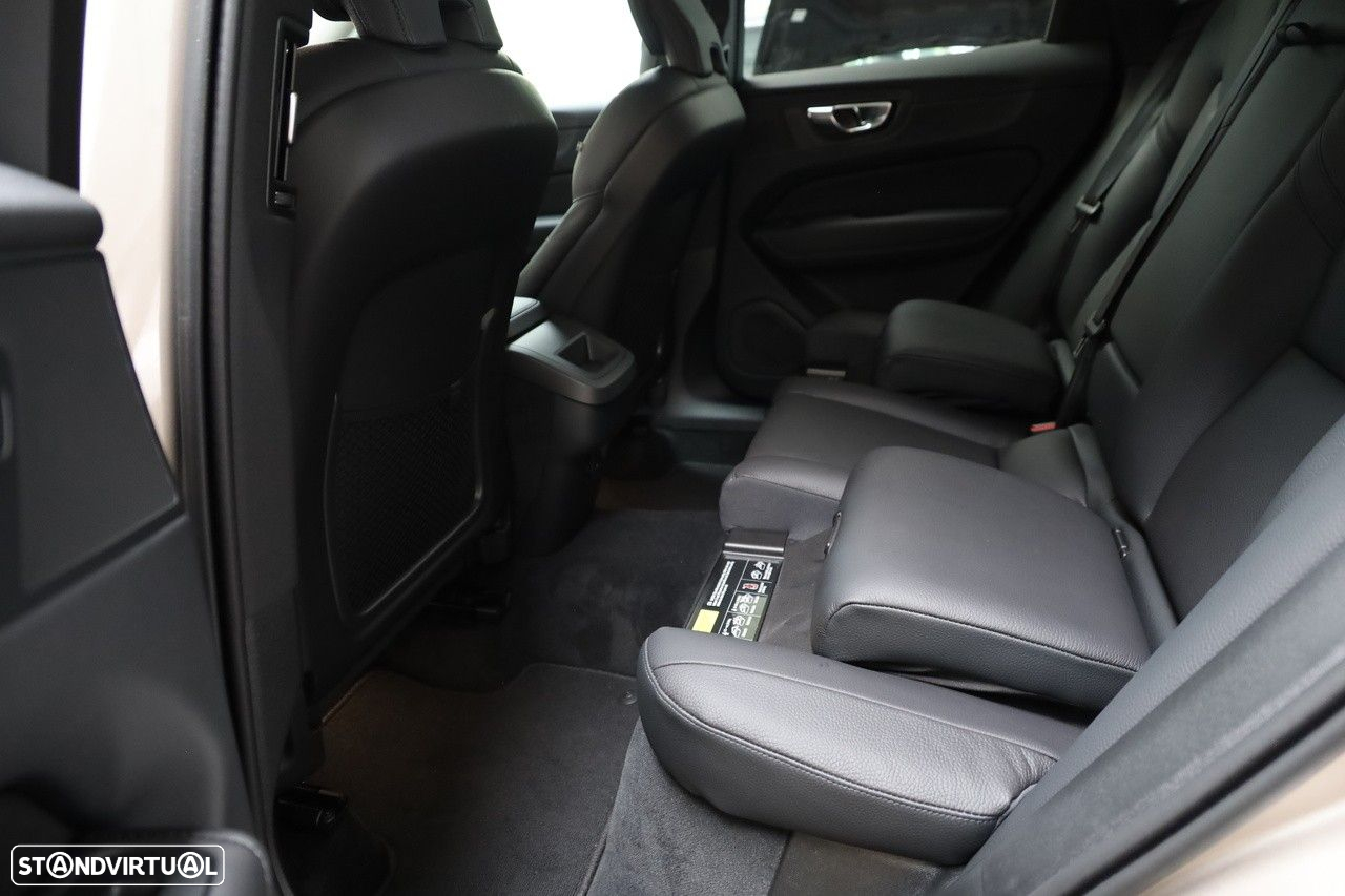 Volvo XC 60 2.0 B4 Plus Bright - 10