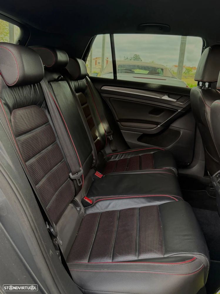 VW Golf 2.0 TSI GTI DSG Performance - 24