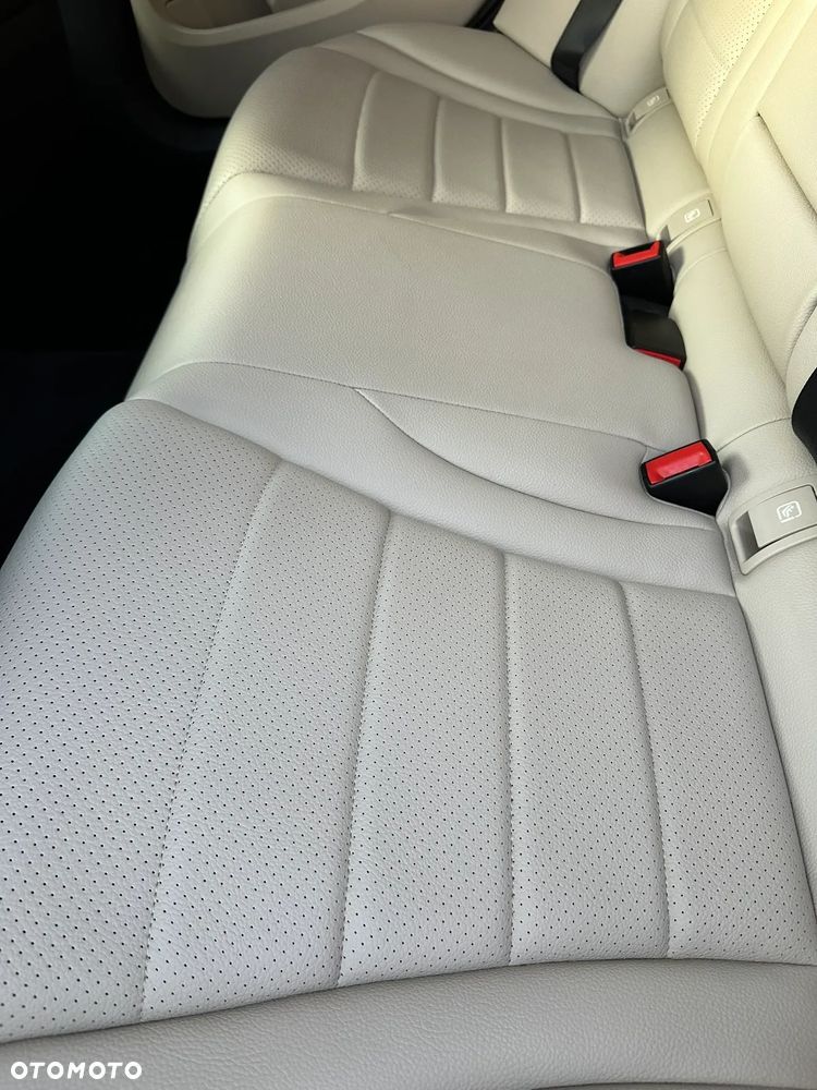 Mercedes-Benz Klasa C 200 4MATIC 9G-TRONIC - 24