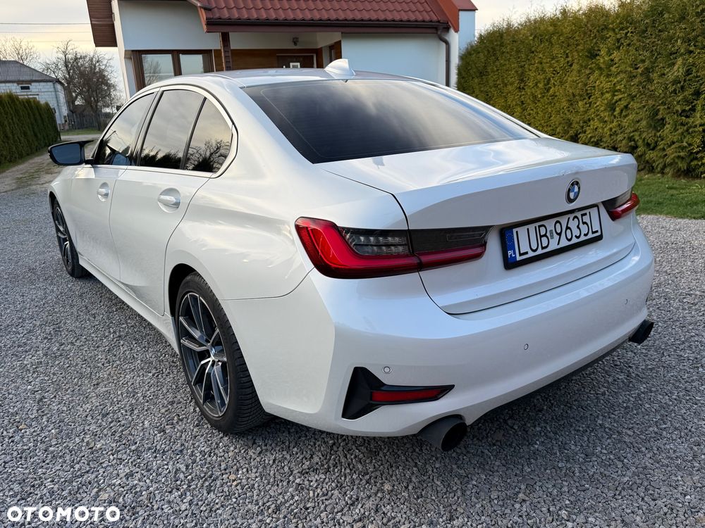 BMW Seria 3 330i M Sport - 13
