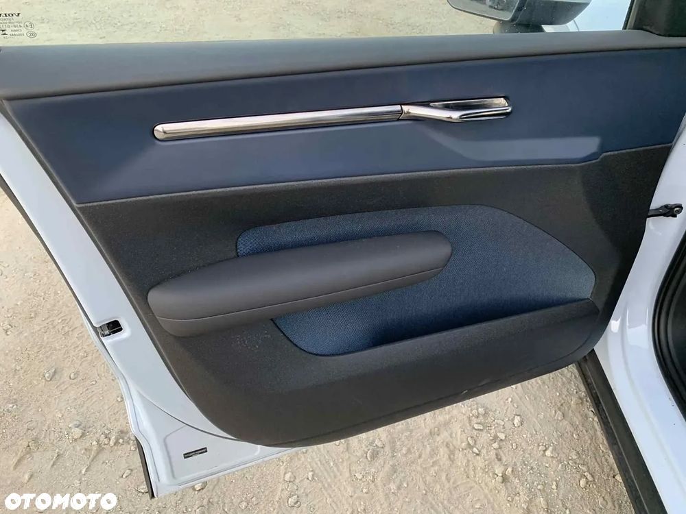 Volvo EX30 Single Motor Extended Range RWD Core - 16