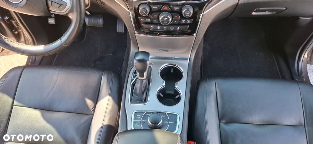 Jeep Grand Cherokee - 14