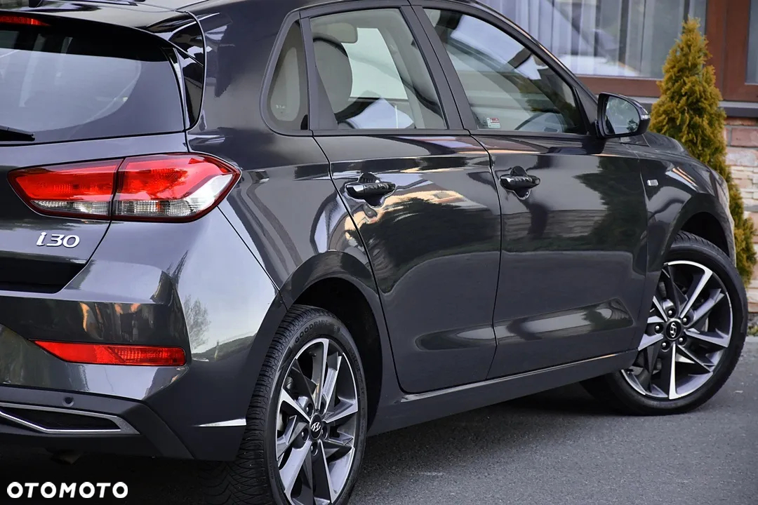 Hyundai i30 1.0 T-GDI 48V-Hybrid DCT Intro - 11