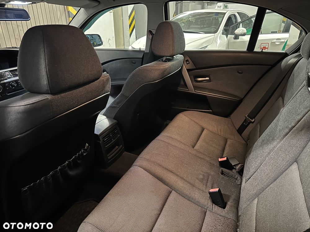 BMW Seria 5 525i - 11