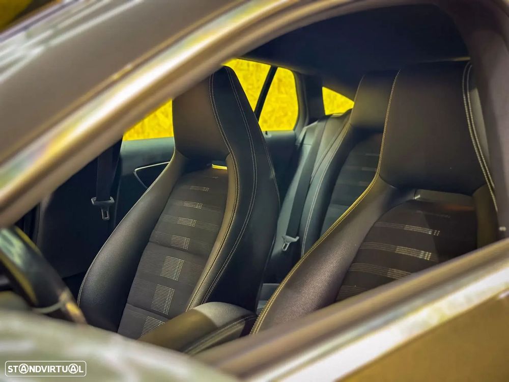 Mercedes-Benz CLA 180 - 40