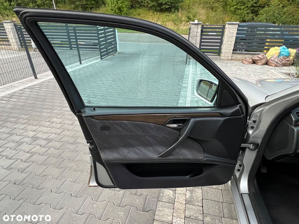 Mercedes-Benz Klasa E - 29