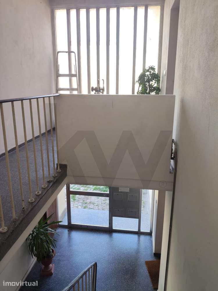 Apartamento T1 junto à Avenida Fernão de Magalhães - Grande imagem: 3/16